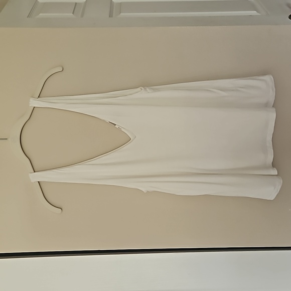 H&M Plunge & Deep V-neck & Back Lined Sleeveless Blouse EUC Off-white Cream, Lg - Picture 1 of 8